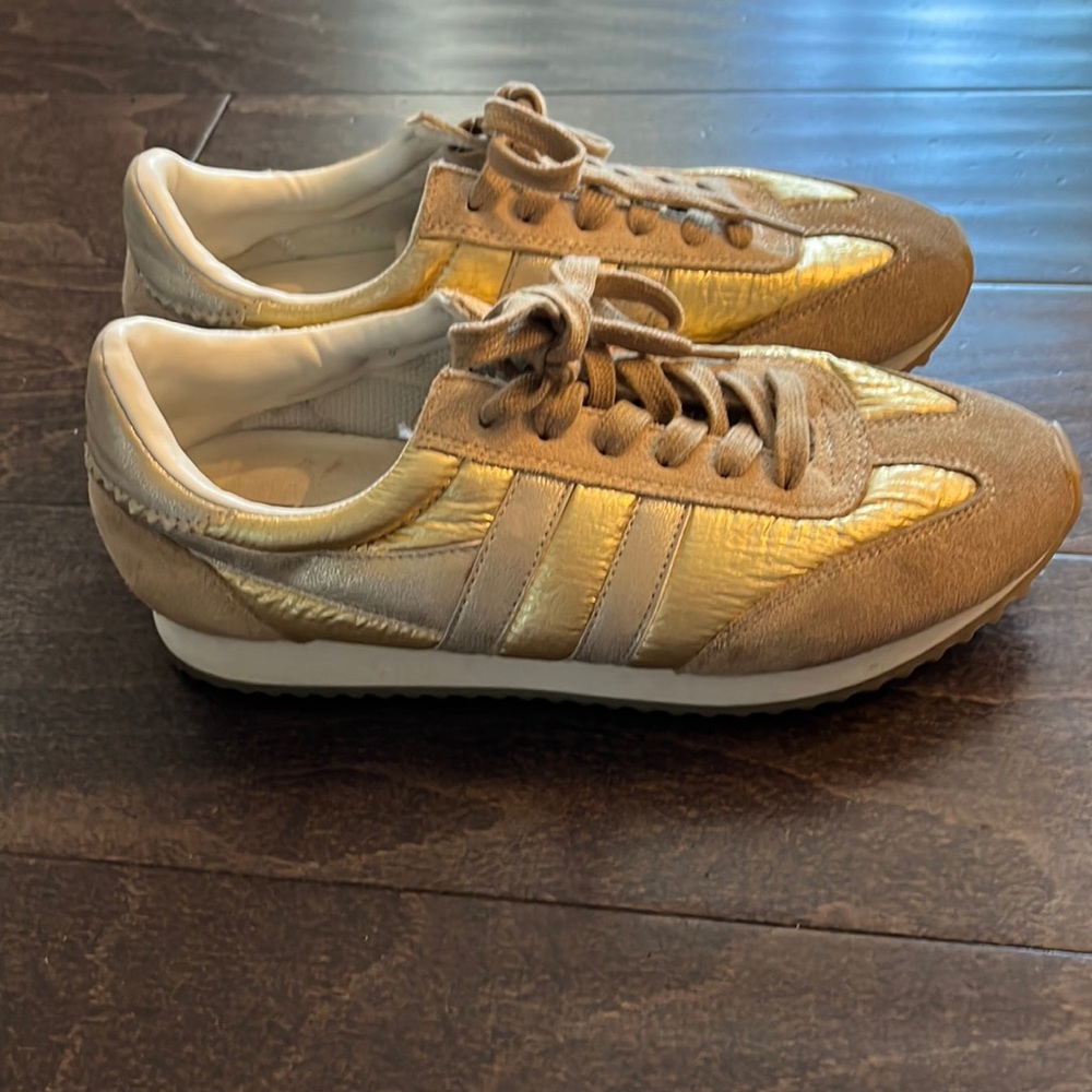 Gola USA size 8 gold sneakers